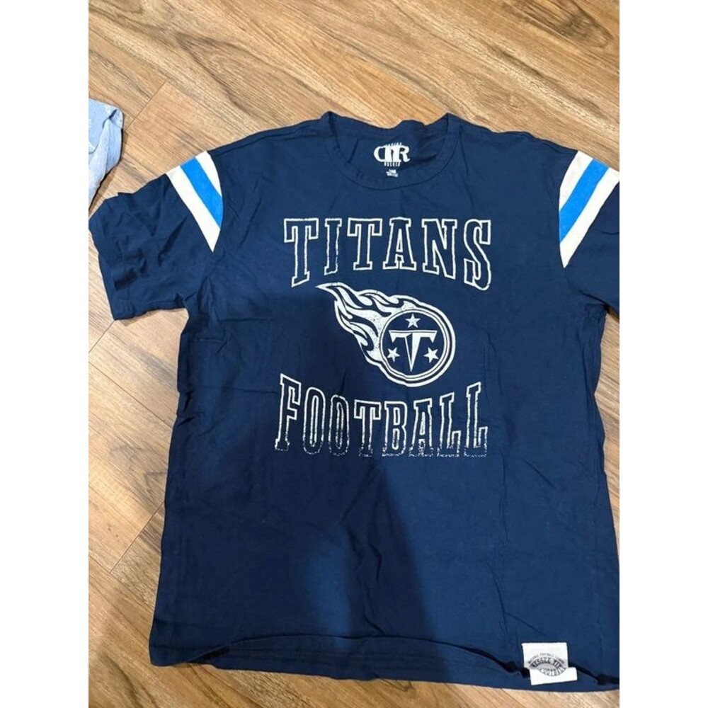 Titans Darius Rucker size large tshirt